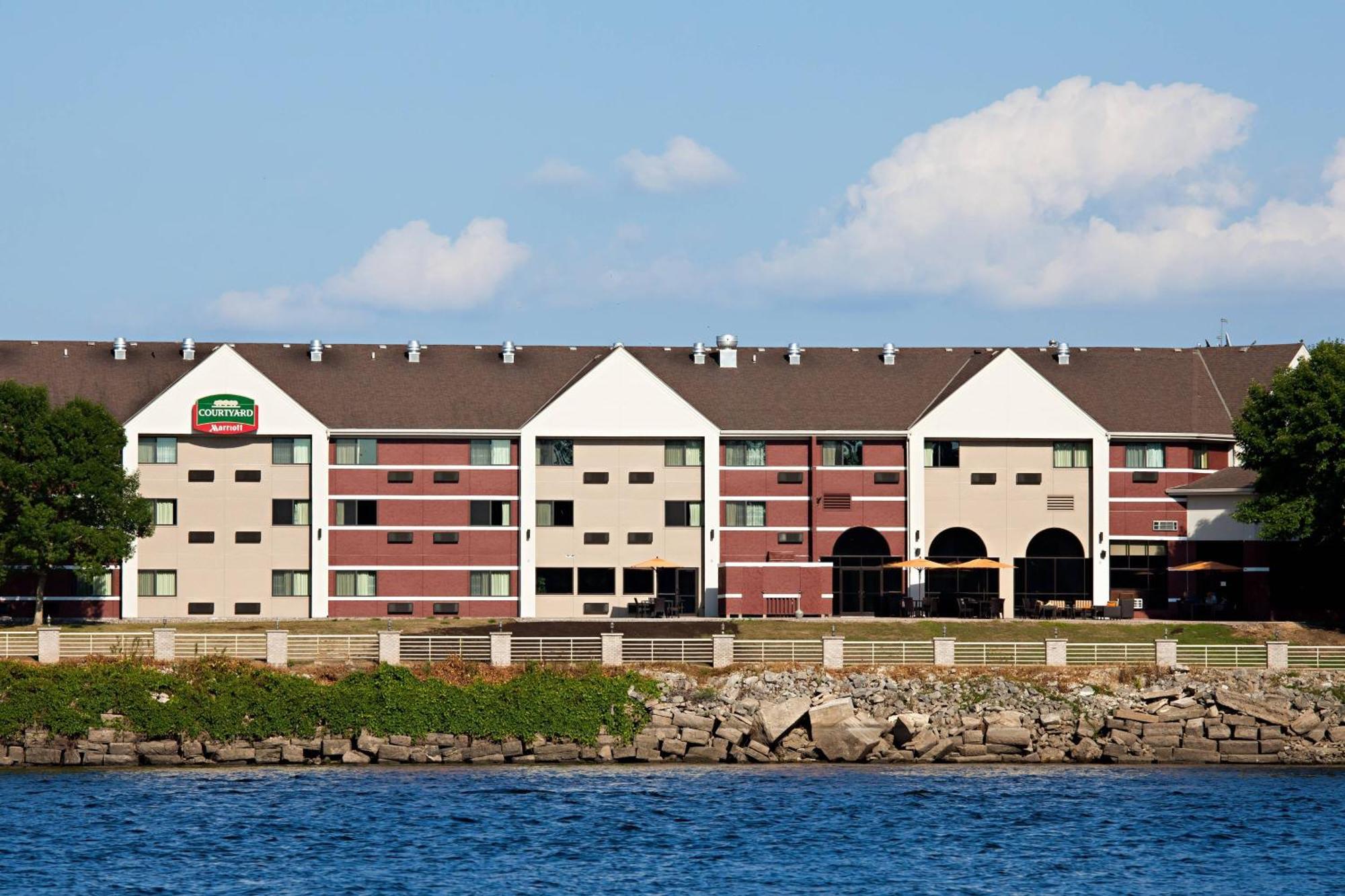 Hotel Courtyard La Crosse Downtown/Mississippi Riverfront Exterior foto